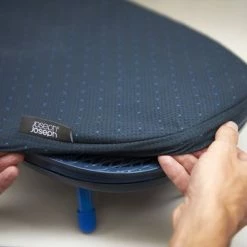 Goedkoop 👍 Joseph Joseph - Pocket - Strijkplank - Opvouwbaar - Ophanghaak - Opbergvak Voor Strijkijzer - Blauw 😍 -Bosch verkoop 550x396 4