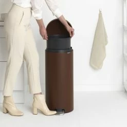 Goedkoopste 🧨 Brabantia NewIcon Prullenbak - 30 L - Mineral Cosy Brown ✔️ -Bosch verkoop 550x412 44